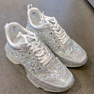 STEVE MADDEN “MANIFESTO” RHINESTONE SNEAKER. BRAND NEW. SIZE 7.0